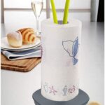 Vertical paper towel holder